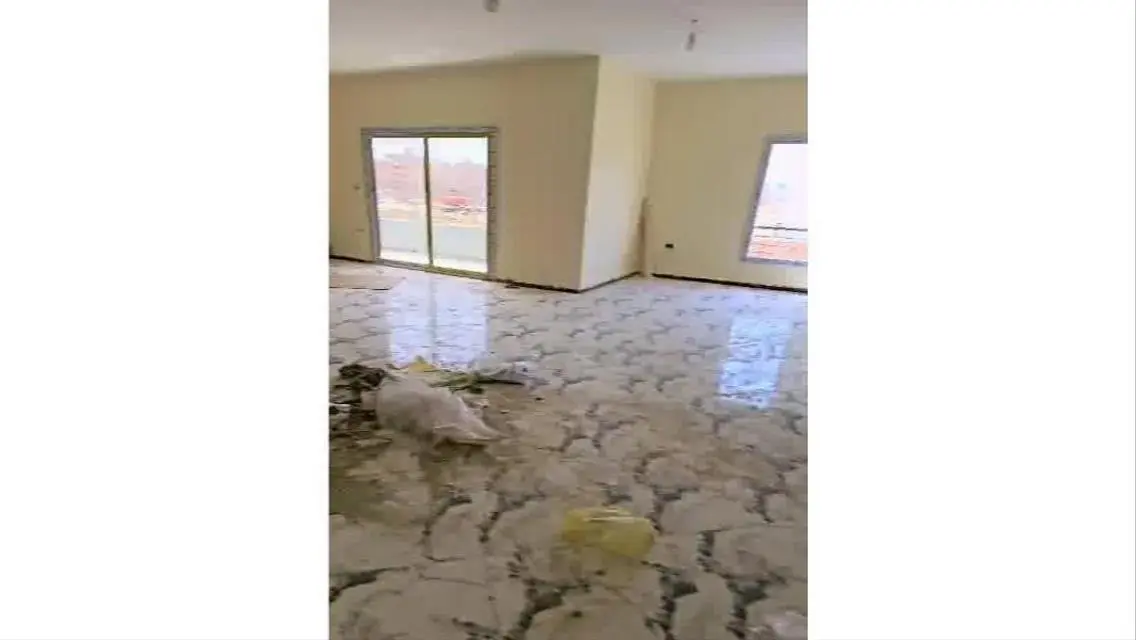 شقة مميزة للايجار بمساحة واسعة