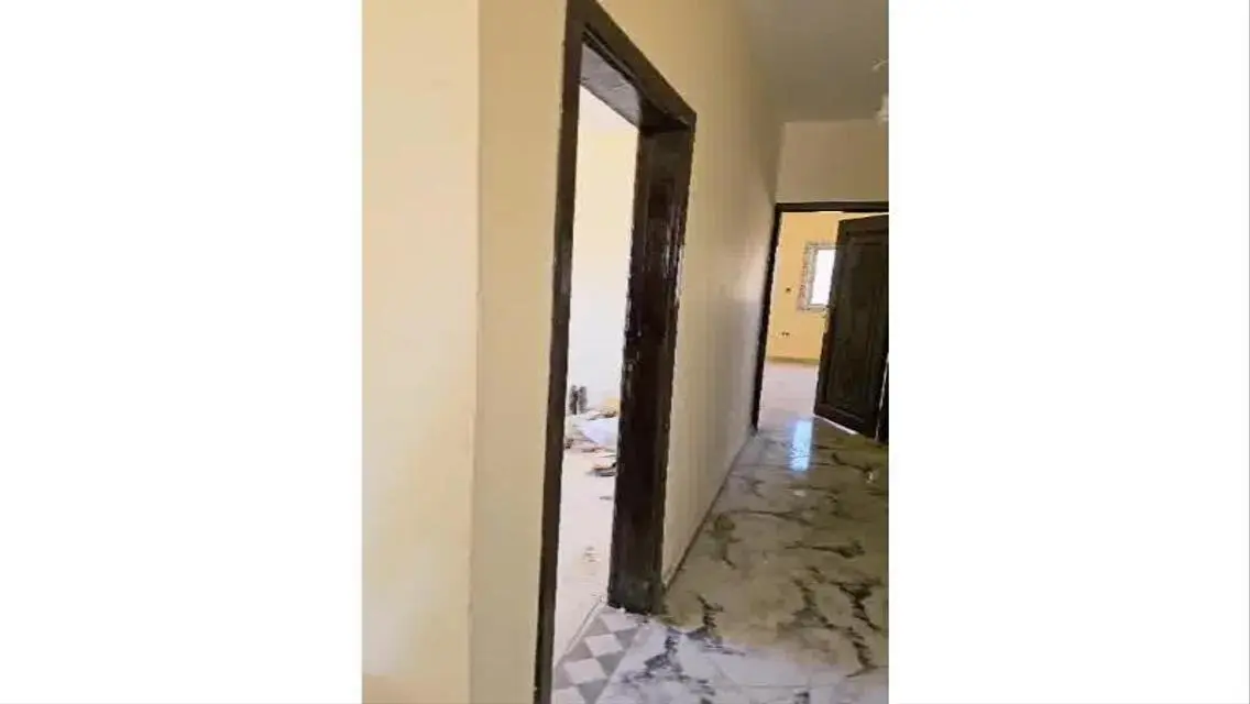 شقة مميزة للايجار بمساحة واسعة