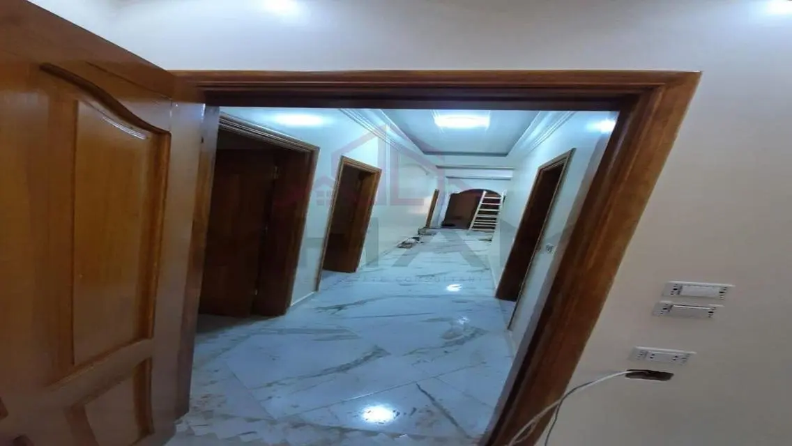 شقة للإيجار بمساحة 6200 متر