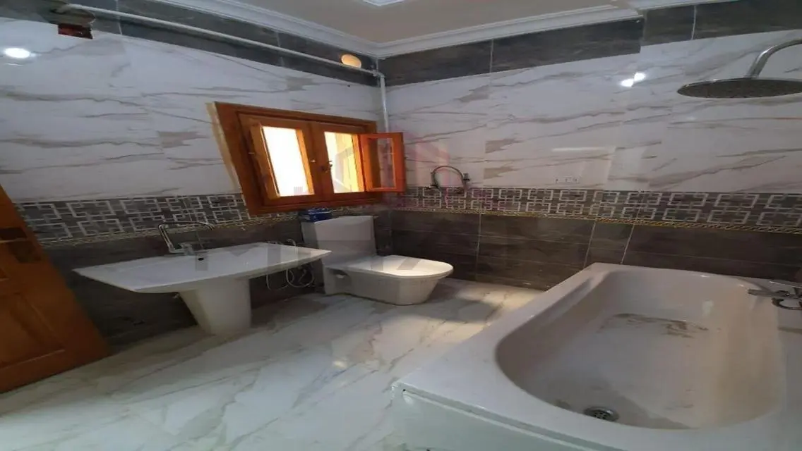 شقة للإيجار بمساحة 6200 متر