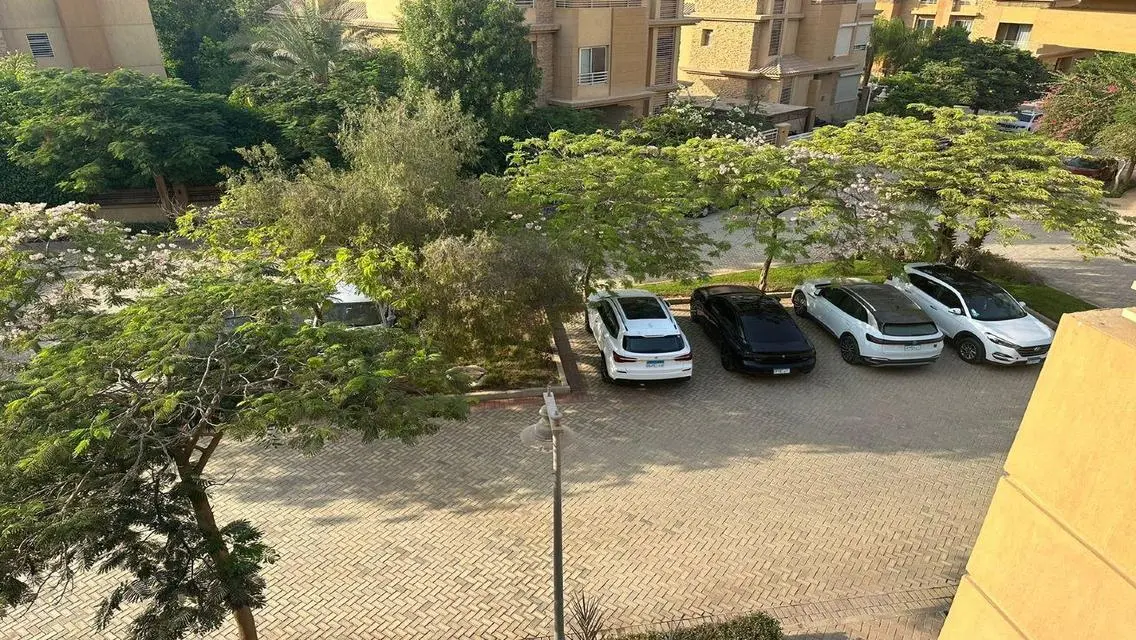 شقة فاخرة للبيع بمساحة كبيرة