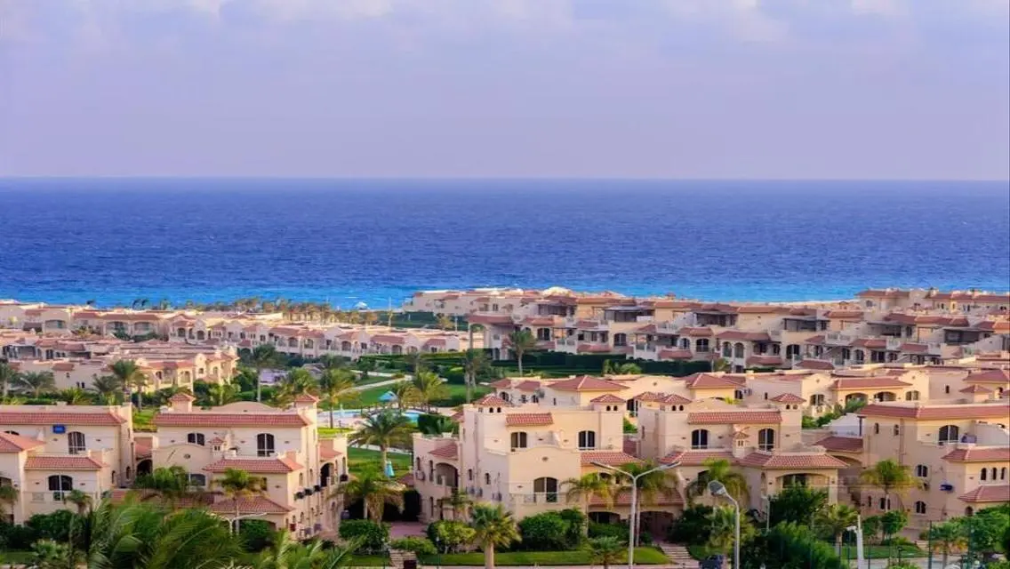 Luxurious Villa with Private Garden and Pool