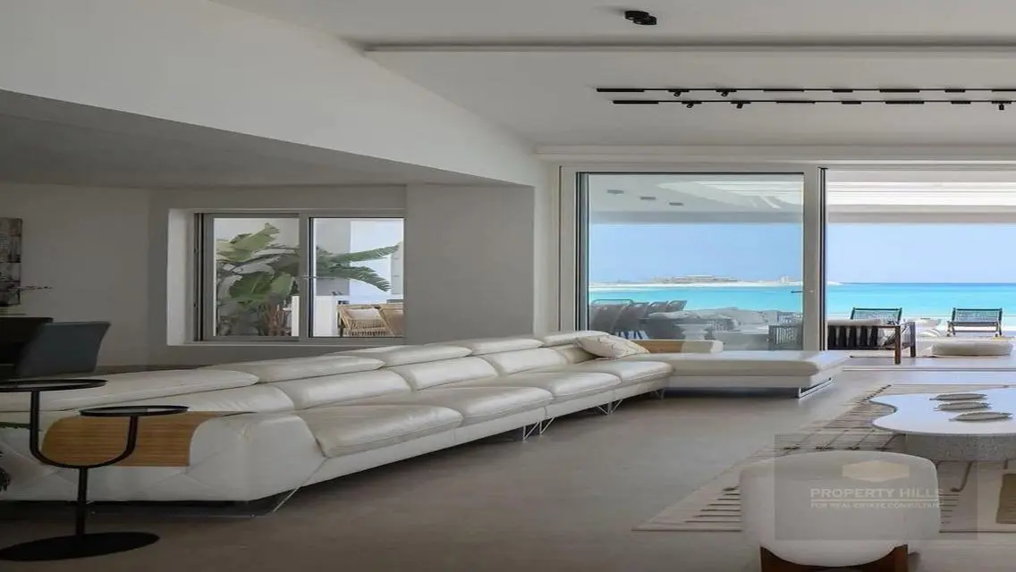 Luxurious Villa with Private Garden and Pool