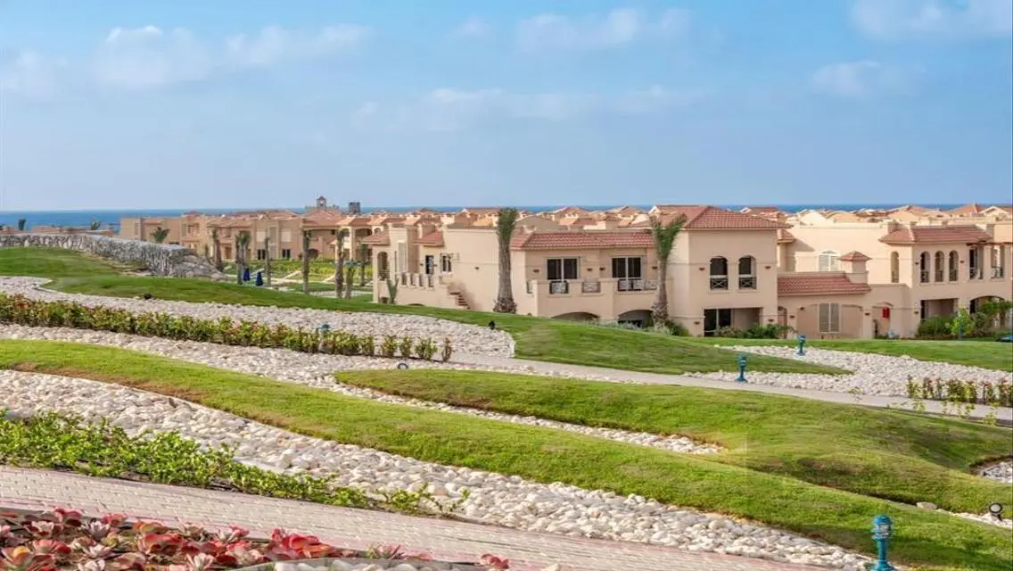 Luxurious Villa with Private Garden and Pool