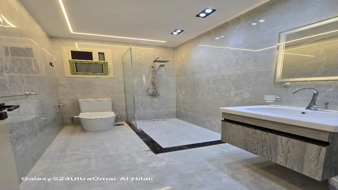 Modern Apartment for Sale near Gardens 707