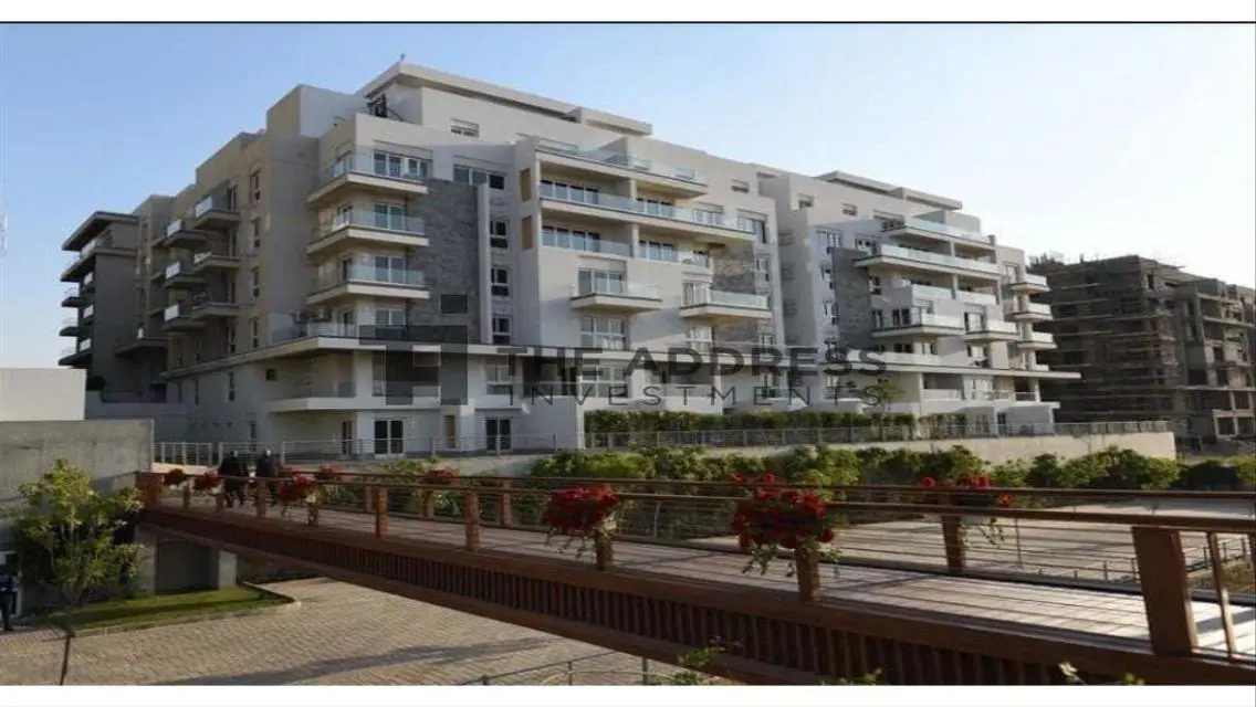 Luxury Apartment Overlooking Mountains in a Premium City