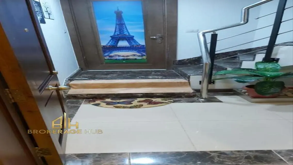 شقة فاخرة جديدة للإيجار بمساحة 150 متر2