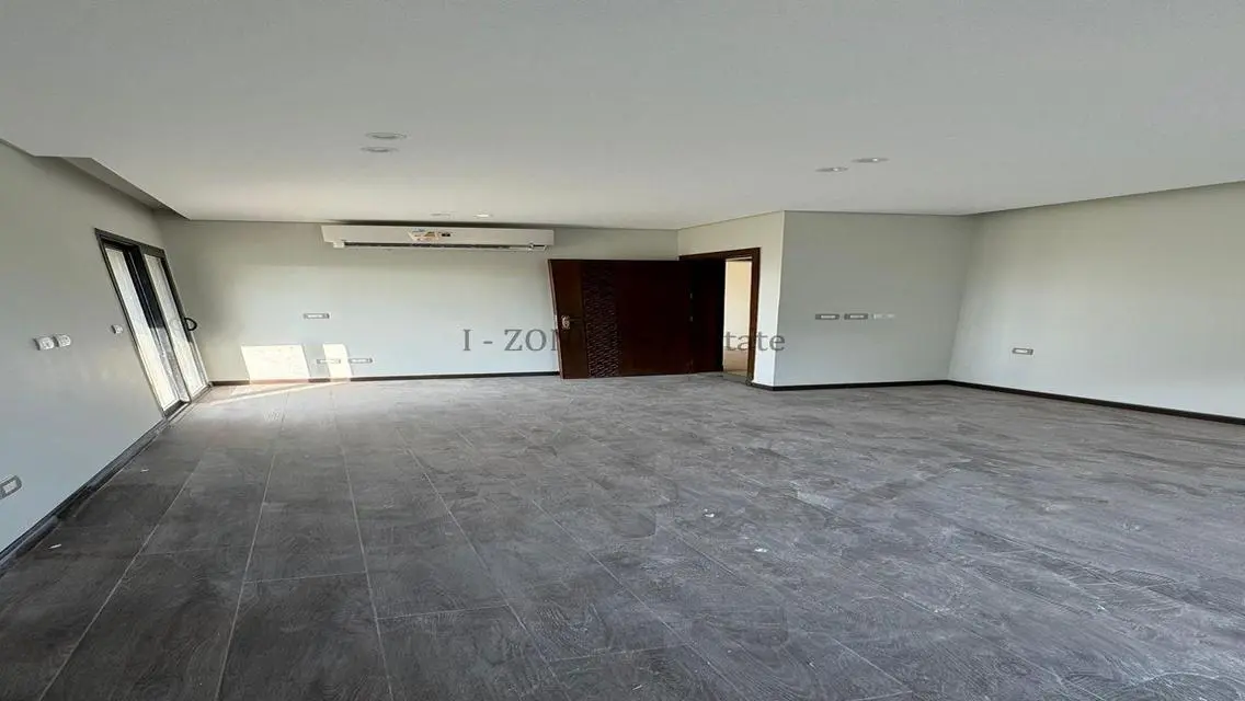 Luxury Apartment in i-zone Area