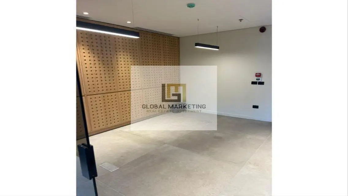 Spacious Luxury Apartment with Parking Facilities