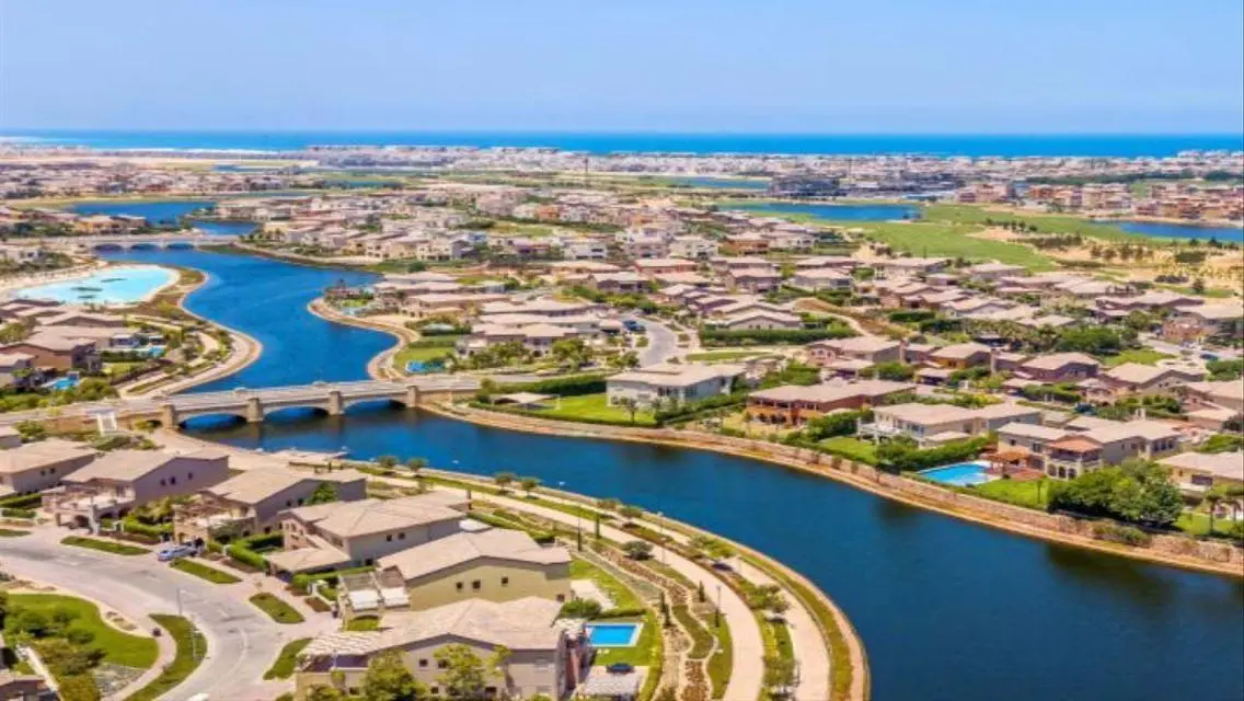 Luxurious Residence at The Address 1997 - Dream Home by the Lake