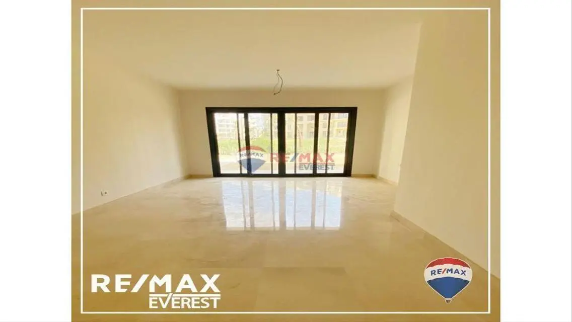 Exceptional Residential Unit with Private Garden and Great Amenities