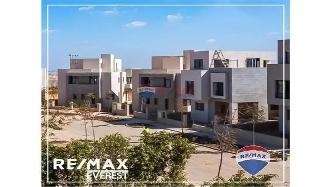Exceptional Residential Unit with Private Garden and Great Amenities