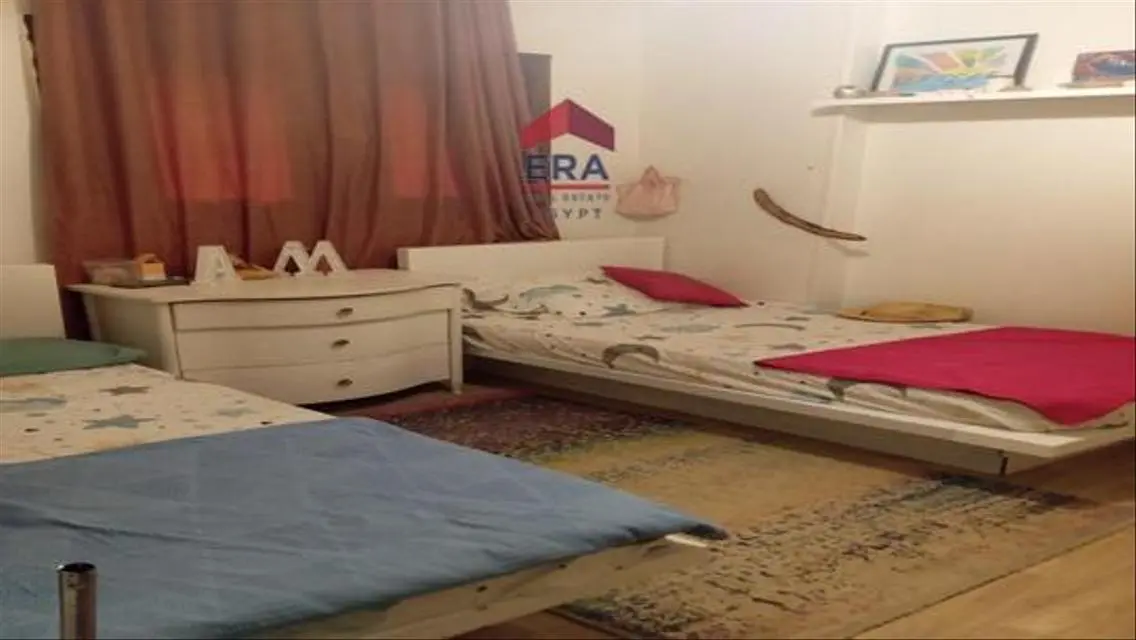 شقة رائعة بشرفة للبيع في مصر