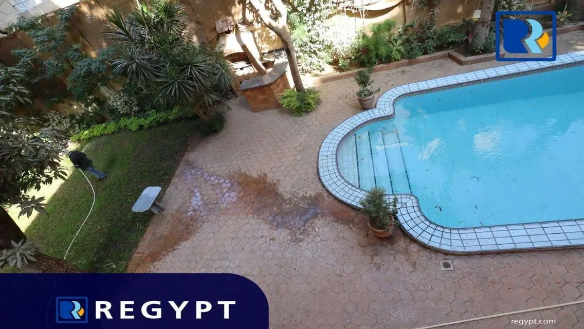 شقة مميزة بمساحة 5000 متر للبيع