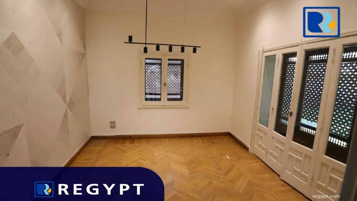 شقة مميزة بمساحة 5000 متر للبيع