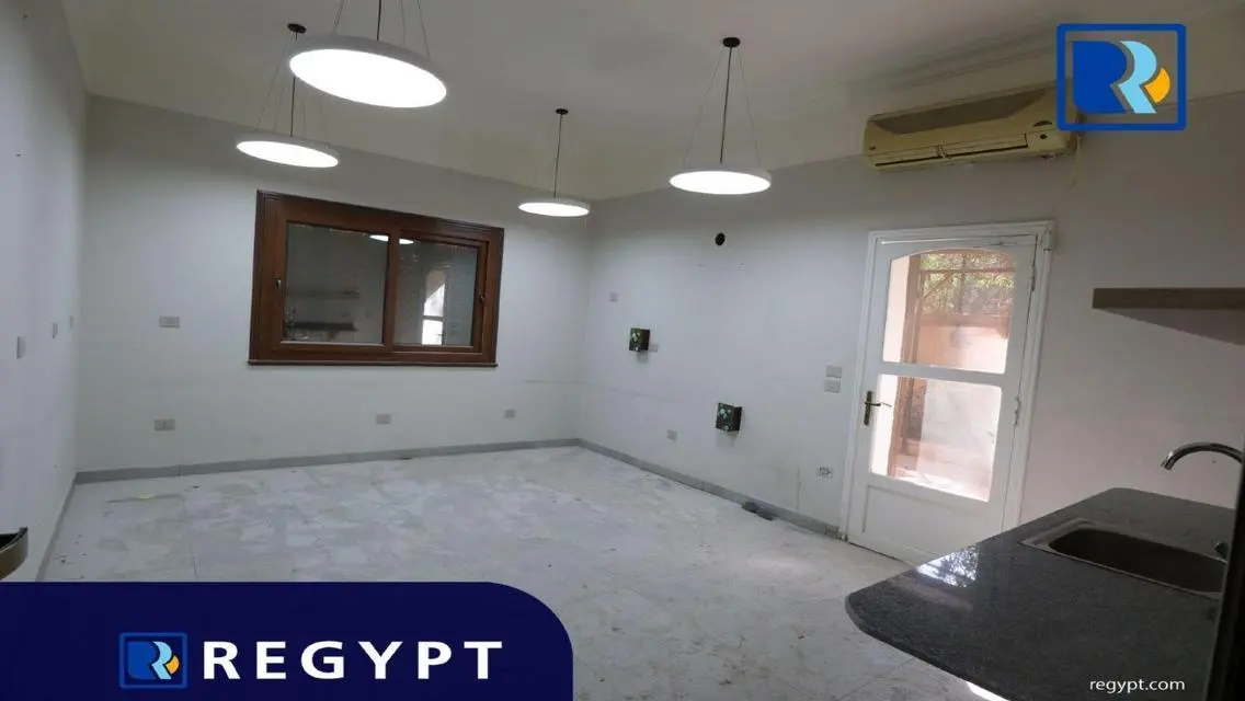 شقة مميزة بمساحة 5000 متر للبيع