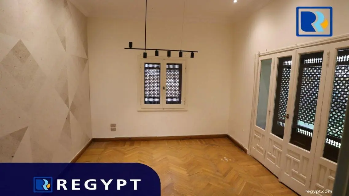 شقة مميزة بمساحة 5000 متر للبيع