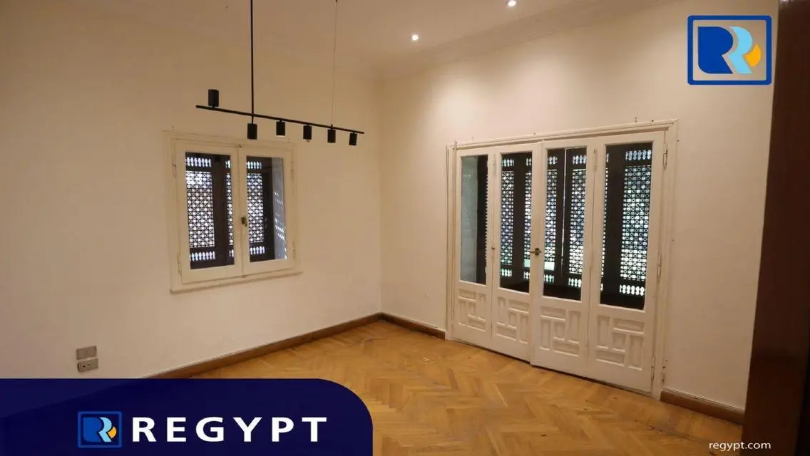 شقة مميزة بمساحة 5000 متر للبيع