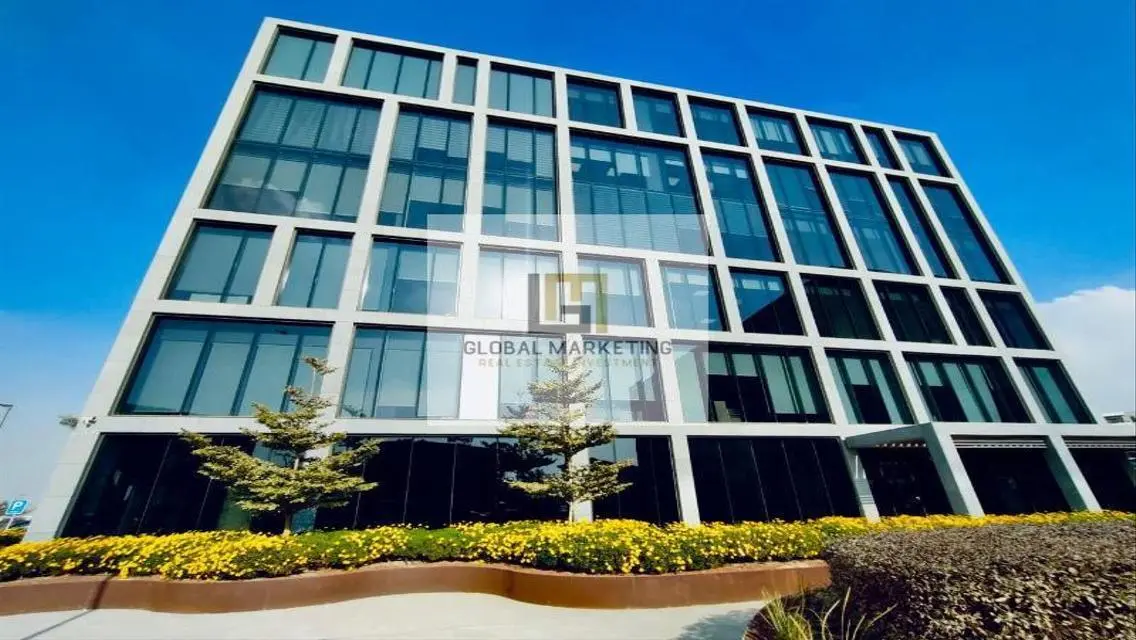 192 sqm Office in Prime Location with Full Amenities