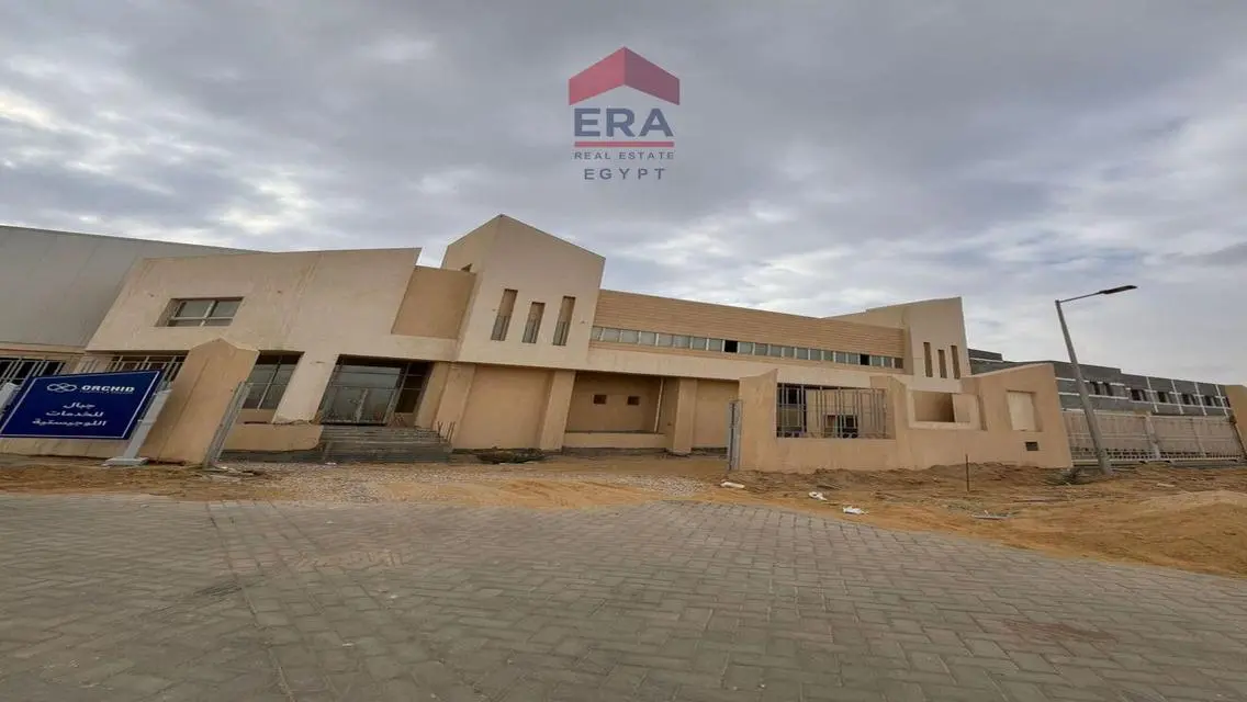 عقار مميز بمساحة 2004 متر مع موقف مغطى
