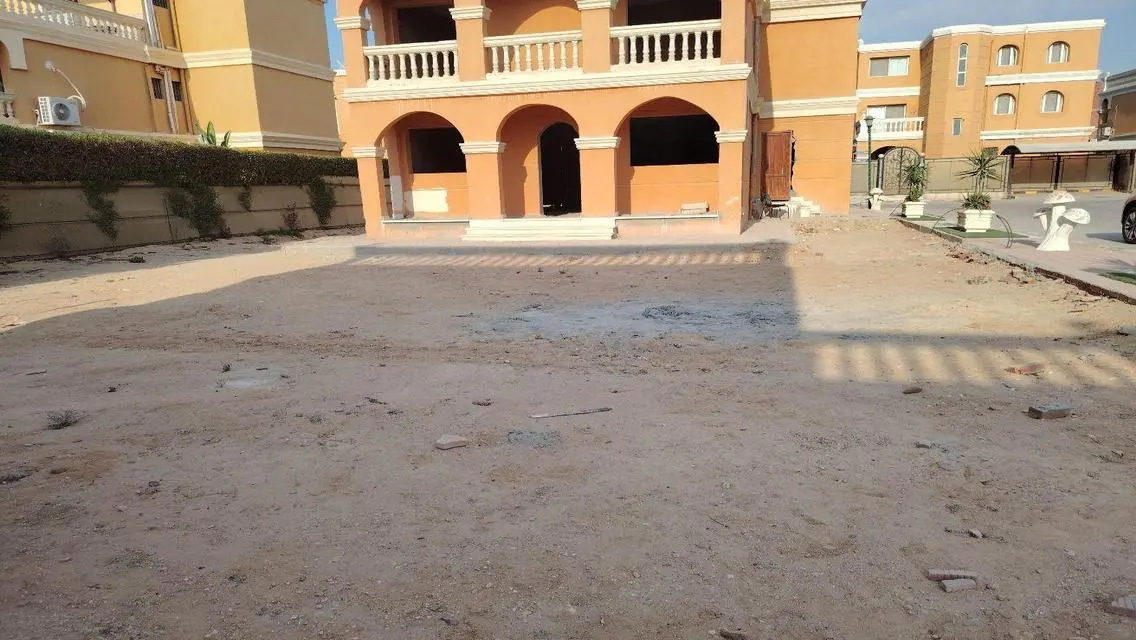 Luxury Villa with Private Garden and Great Amenities
