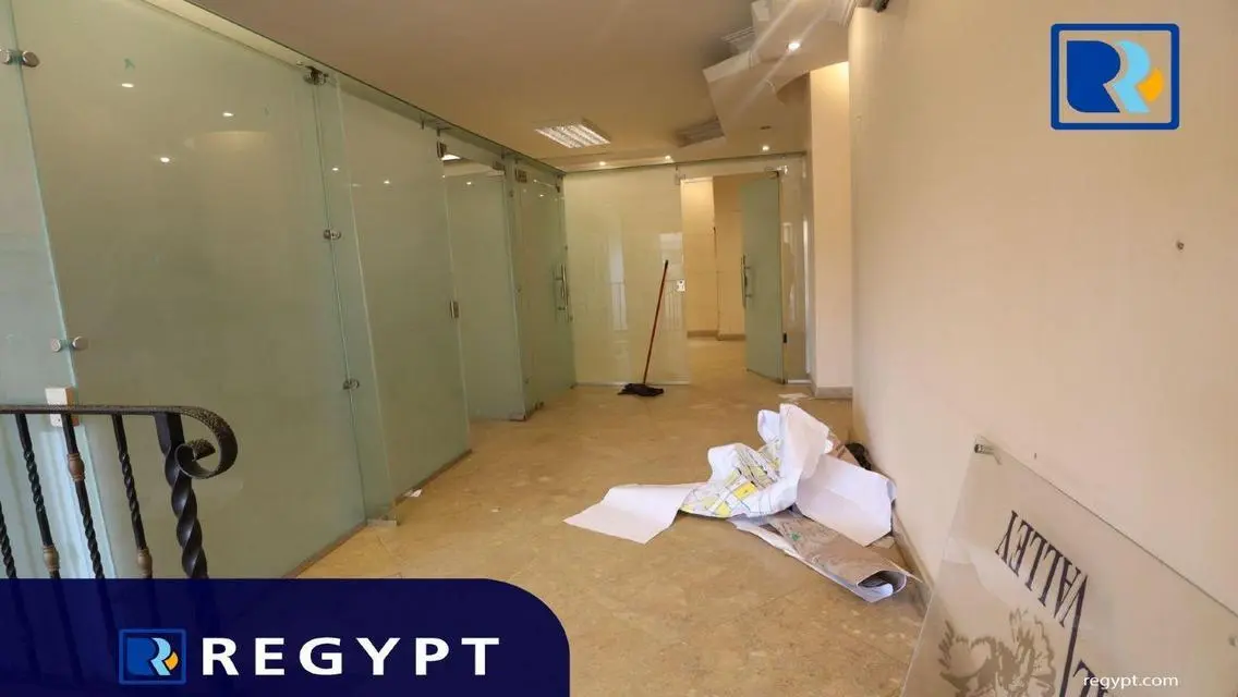 عقار متميز بمساحة 600 متر مع غرفة اجتماعات