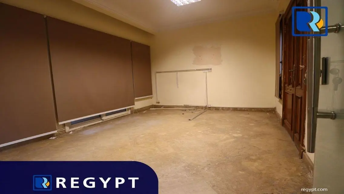 عقار متميز بمساحة 600 متر مع غرفة اجتماعات