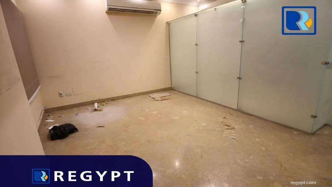 عقار متميز بمساحة 600 متر مع غرفة اجتماعات