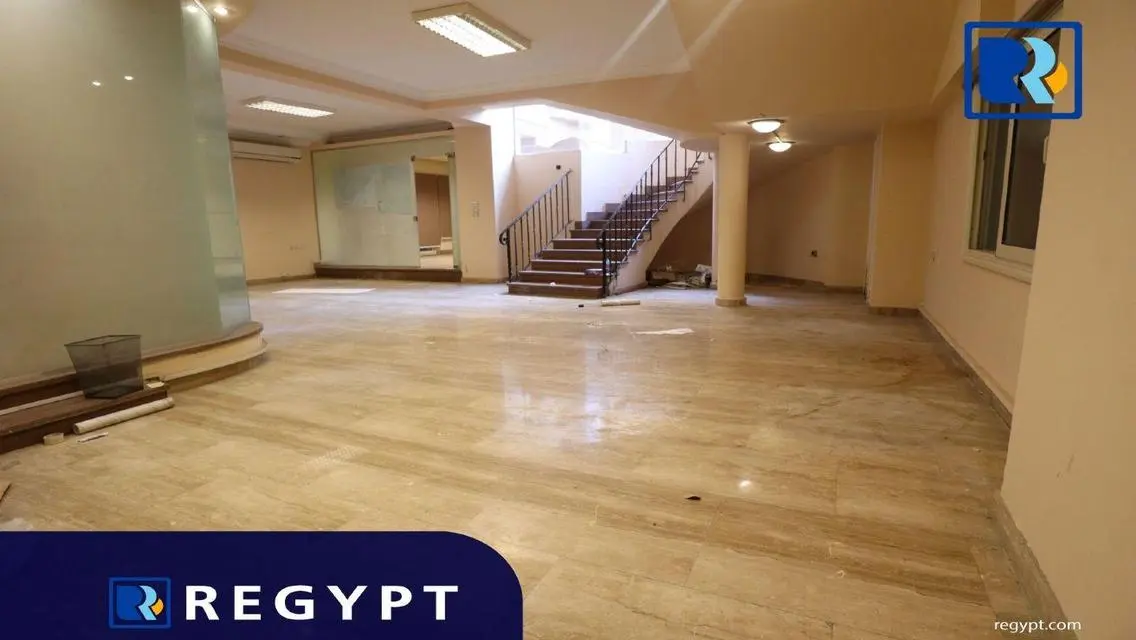 عقار متميز بمساحة 600 متر مع غرفة اجتماعات