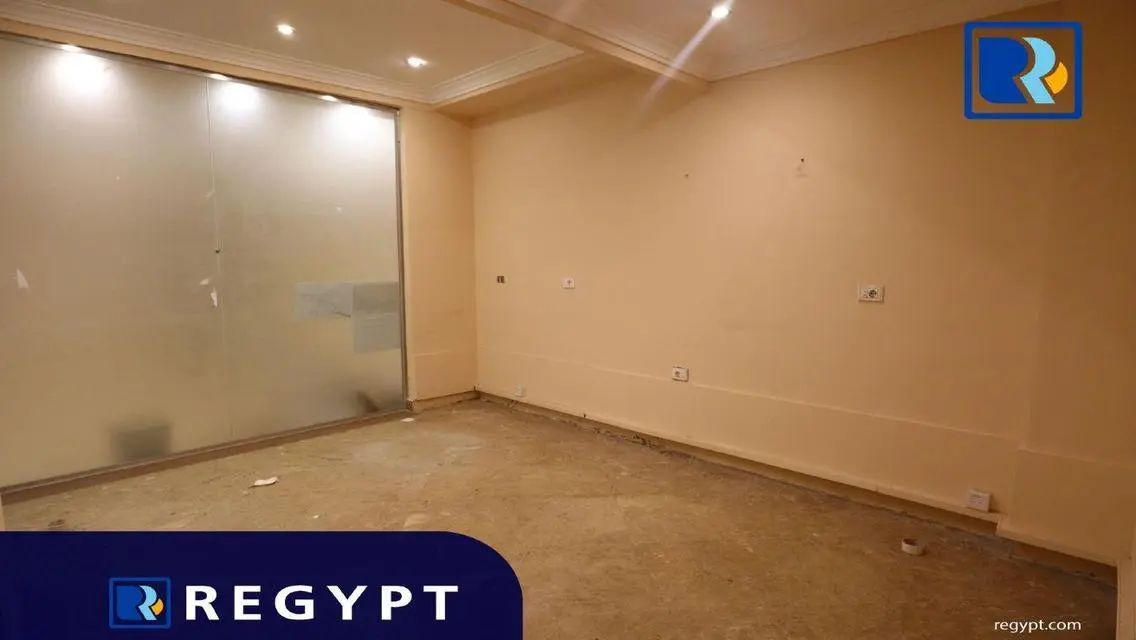 عقار متميز بمساحة 600 متر مع غرفة اجتماعات