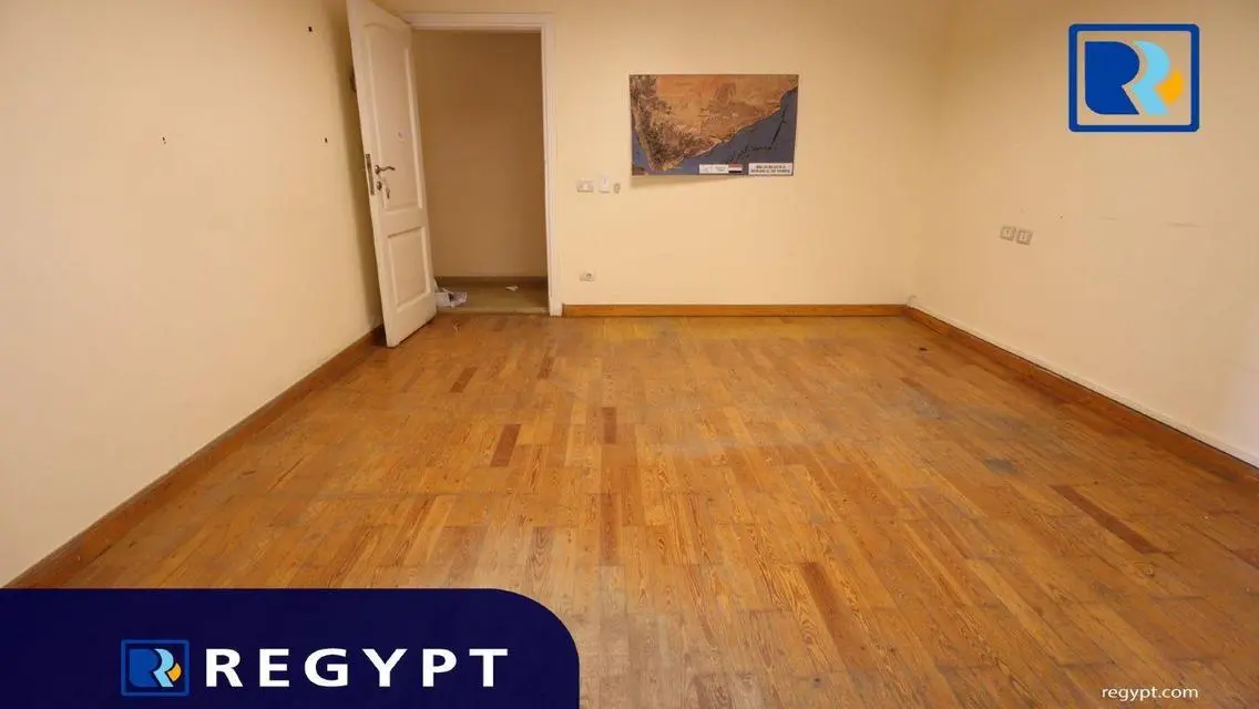 عقار متميز بمساحة 600 متر مع غرفة اجتماعات