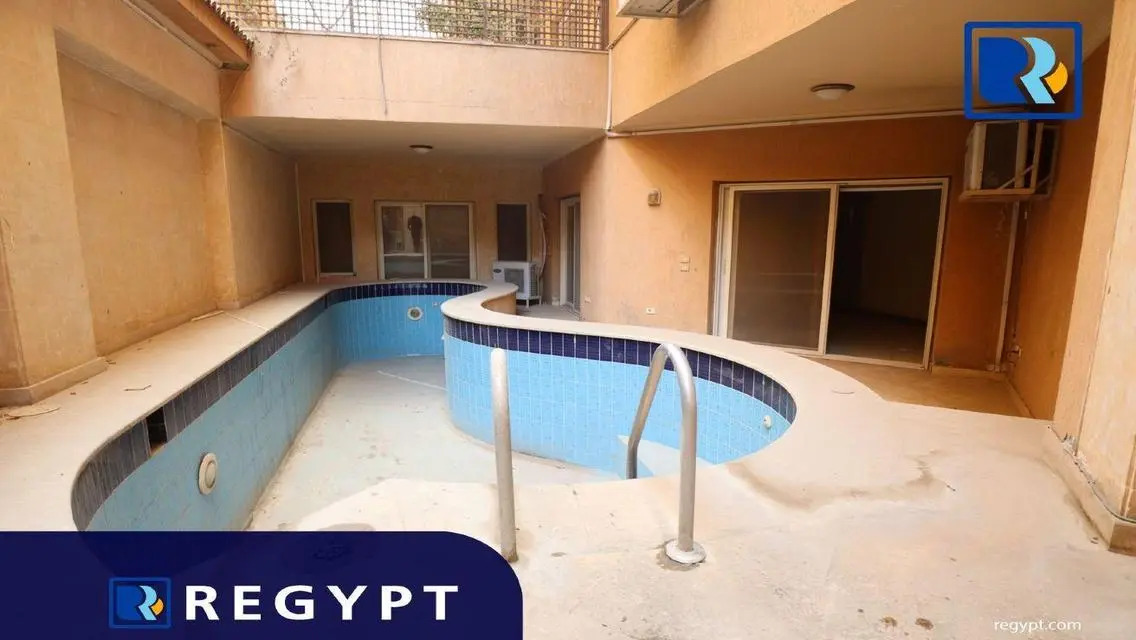 عقار متميز بمساحة 600 متر مع غرفة اجتماعات