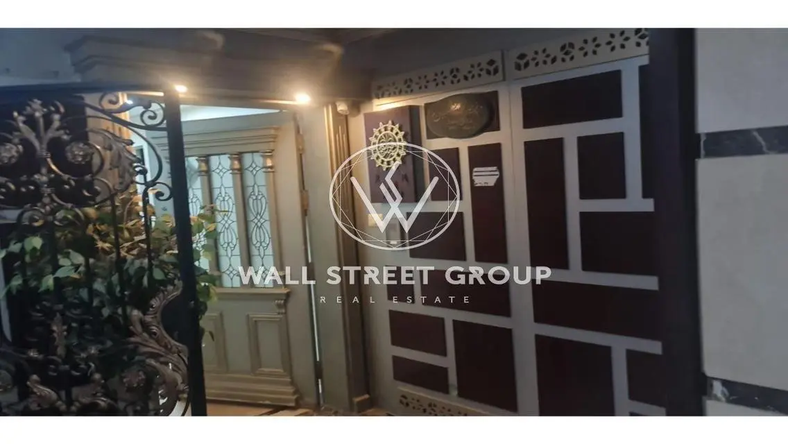 شقة رائعة للبيع بمساحة 400 متر في مجمع سكني