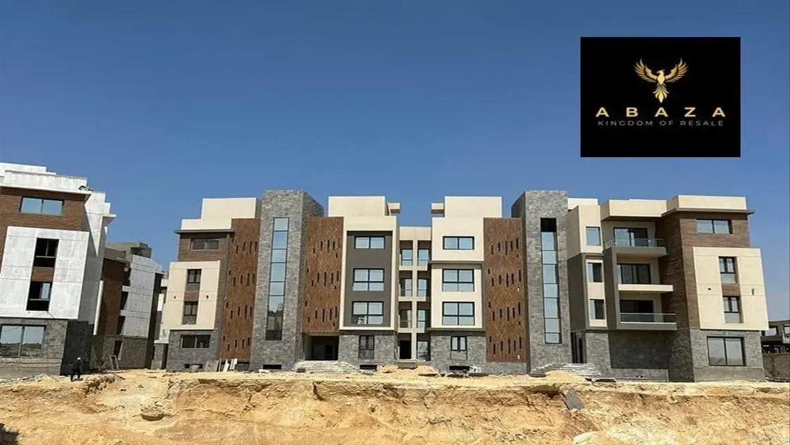 شقة فاخرة للبيع مع شرفة وحارس أمن