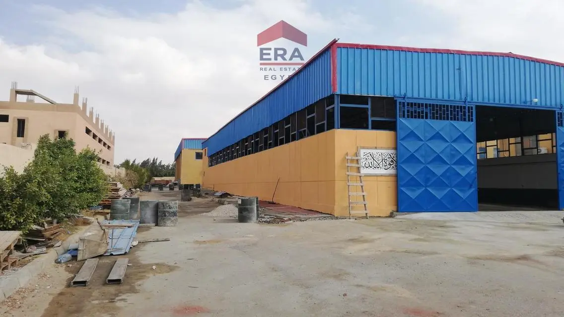 عقار فاخر للبيع بمساحة واسعة