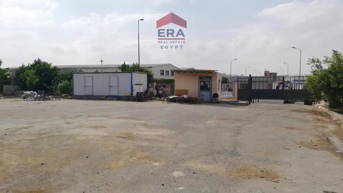 عقار فاخر للبيع بمساحة واسعة