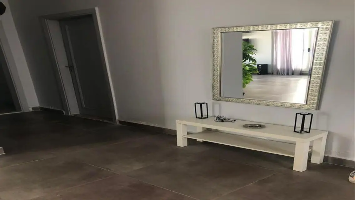 Luxury Apartment with Lake View