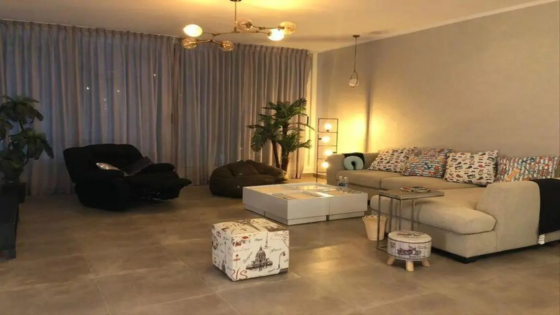 Luxury Apartment with Lake View