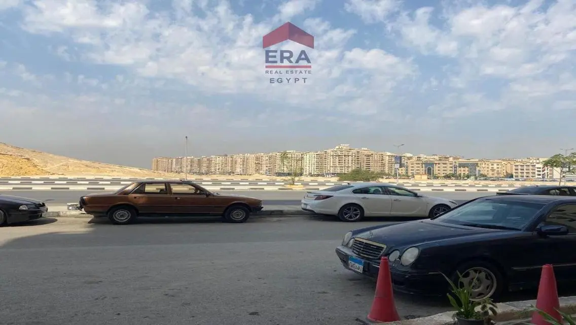 شقة فاخرة للبيع بمساحة 200 متر في قلب المدينة
