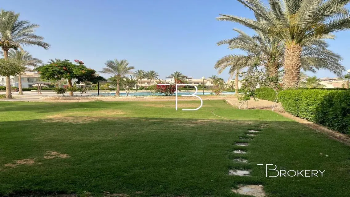 شاليه فاخر في العين السخنة مع حديقة خاصة ومرافق رائعة
