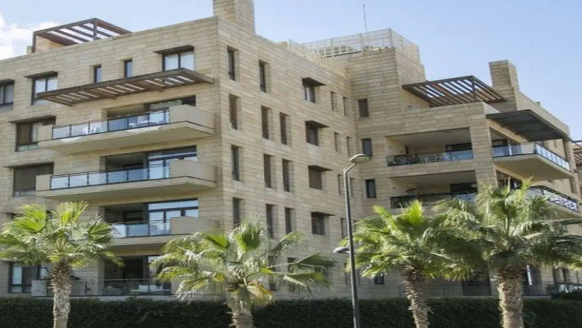 Luxury Apartment with Direct Lake View