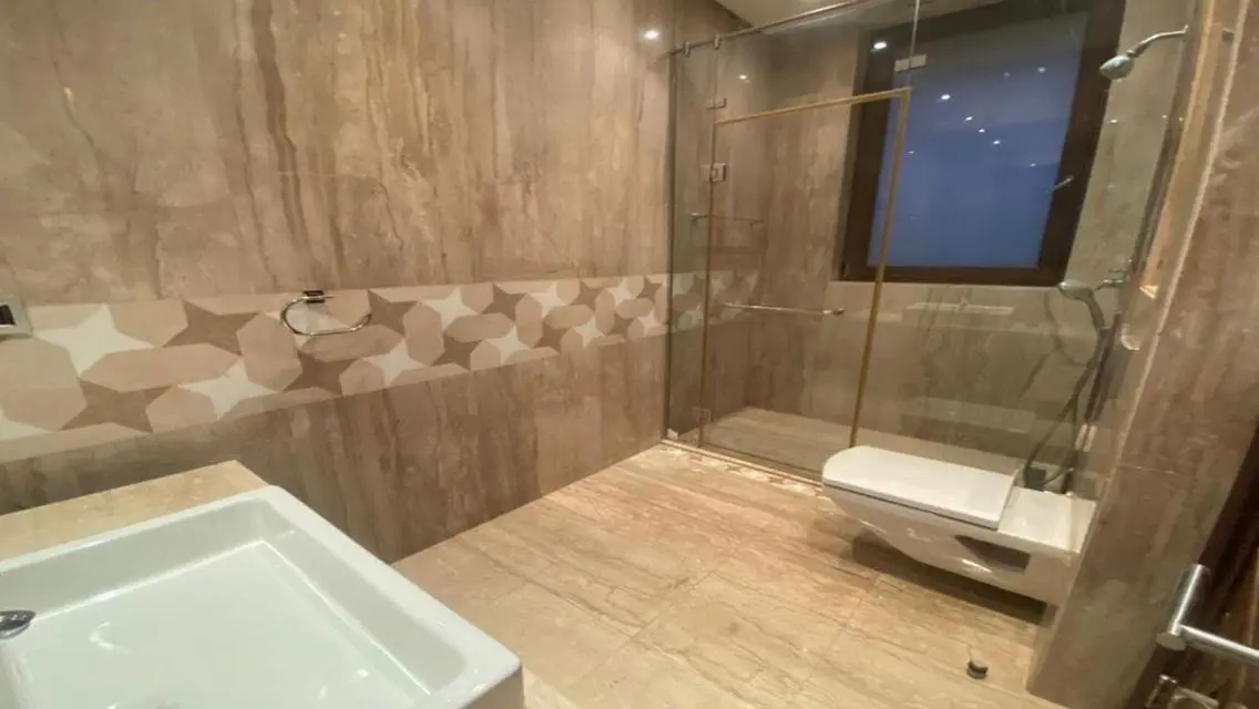 Luxury Apartment with Direct Lake View