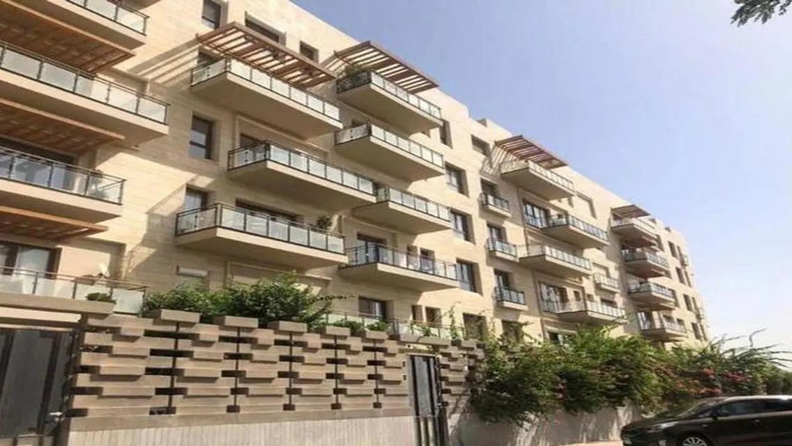 Luxury Apartment with Direct Lake View