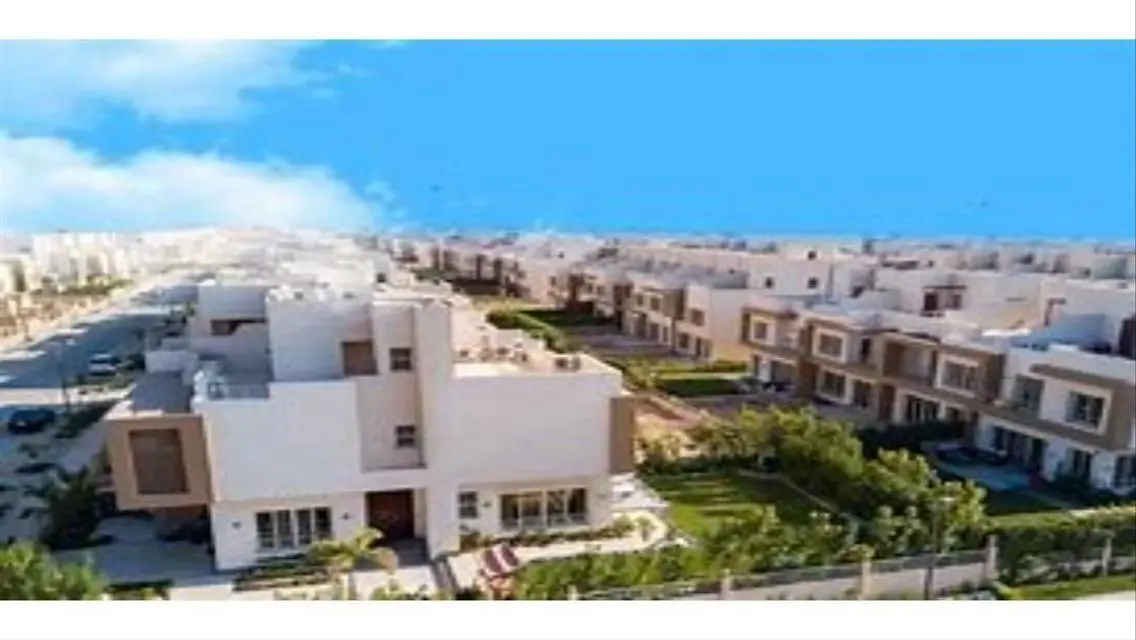 فيلا فاخرة بمساحة واسعة للبيع