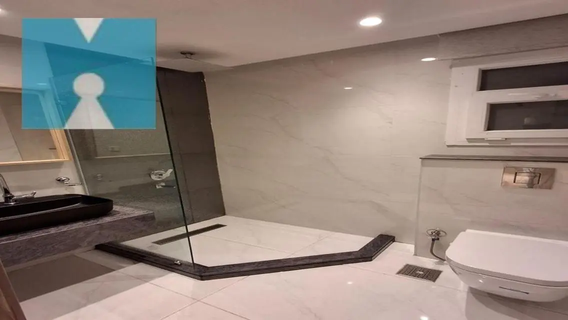 Luxury Apartment with Spacious Layout in the Heart of the City