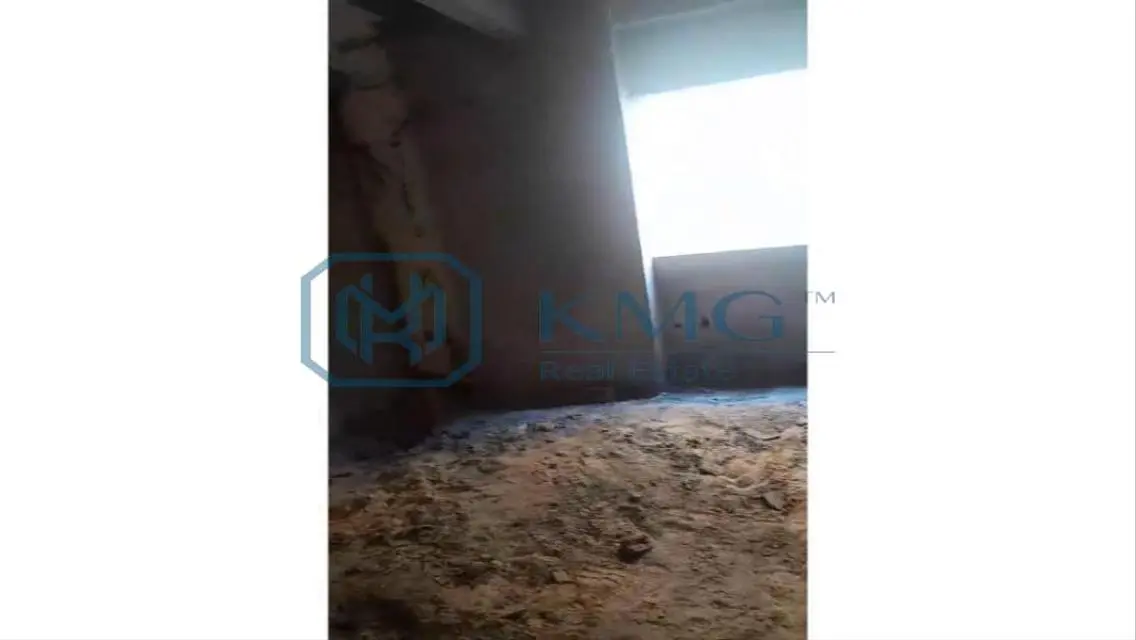 شقة فاخرة مع حديقة خاصة للبيع
