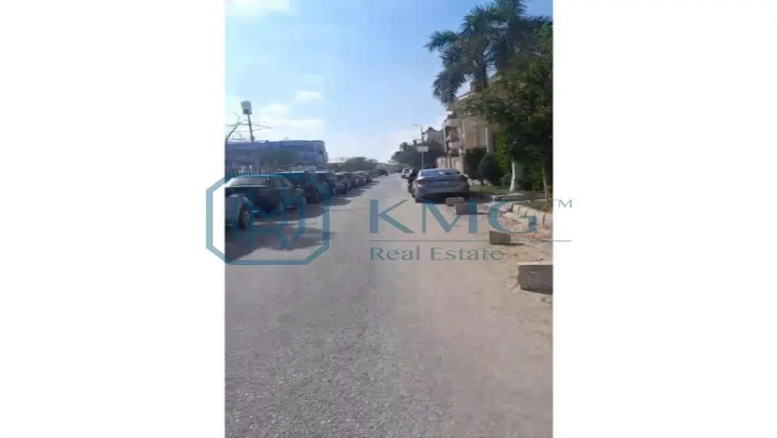 شقة فاخرة مع حديقة خاصة للبيع