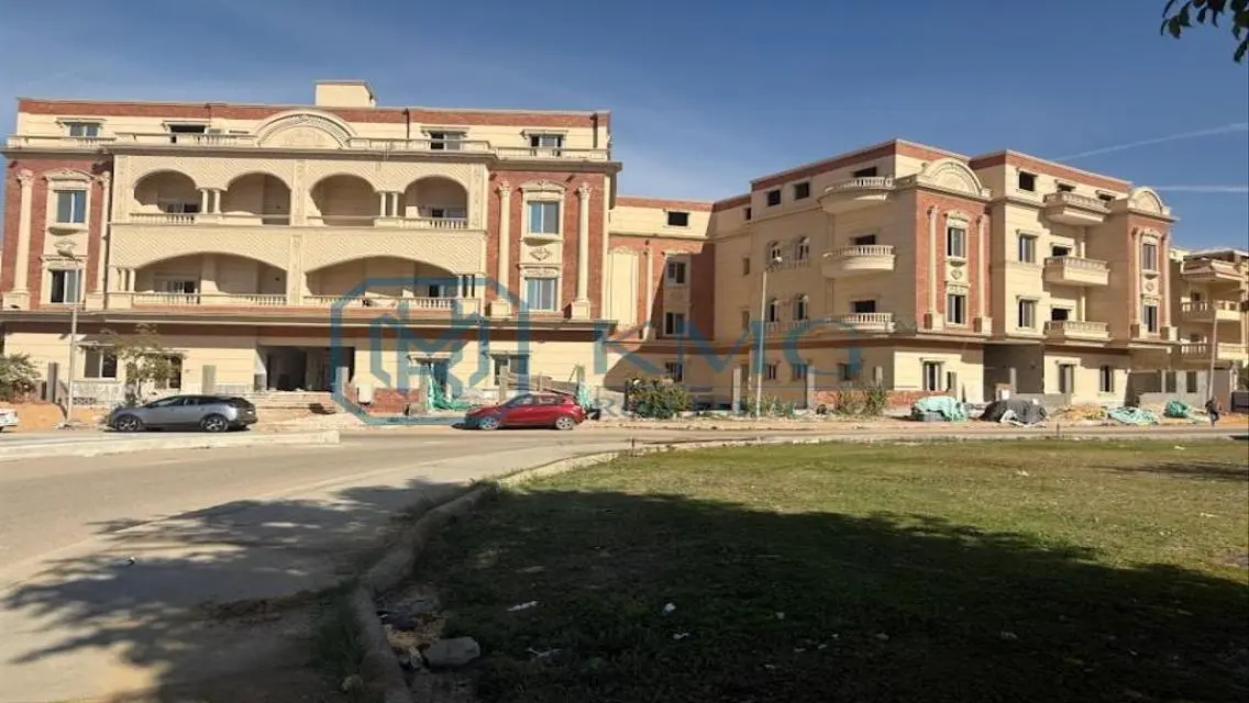 شقة فاخرة بمساحة 300 متر للبيع