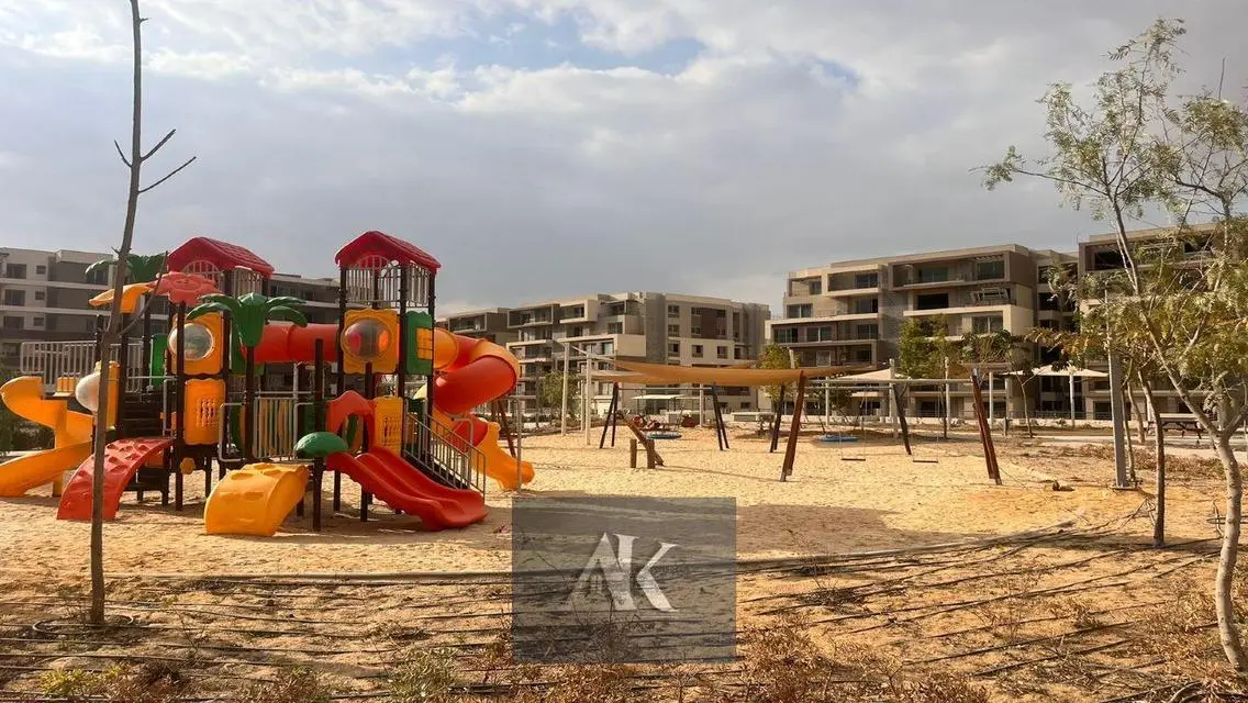 Luxury Apartment with Scenic Lake View, 193 Sqm