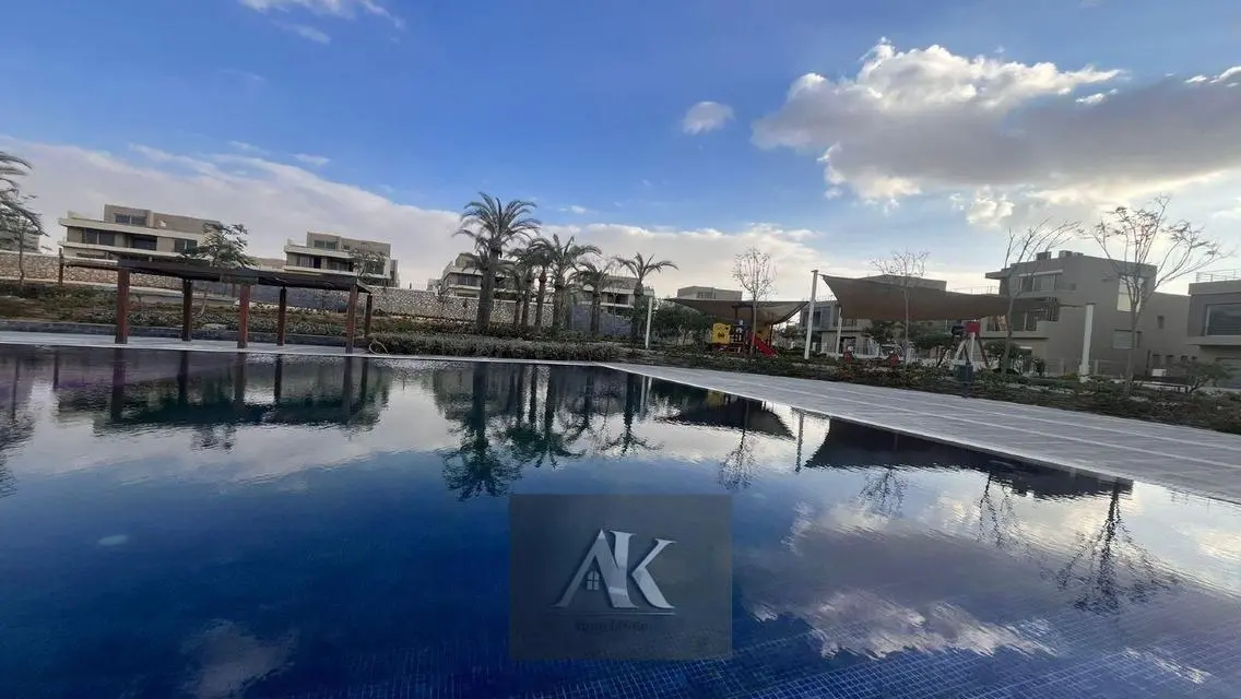 Luxury Apartment with Scenic Lake View, 193 Sqm
